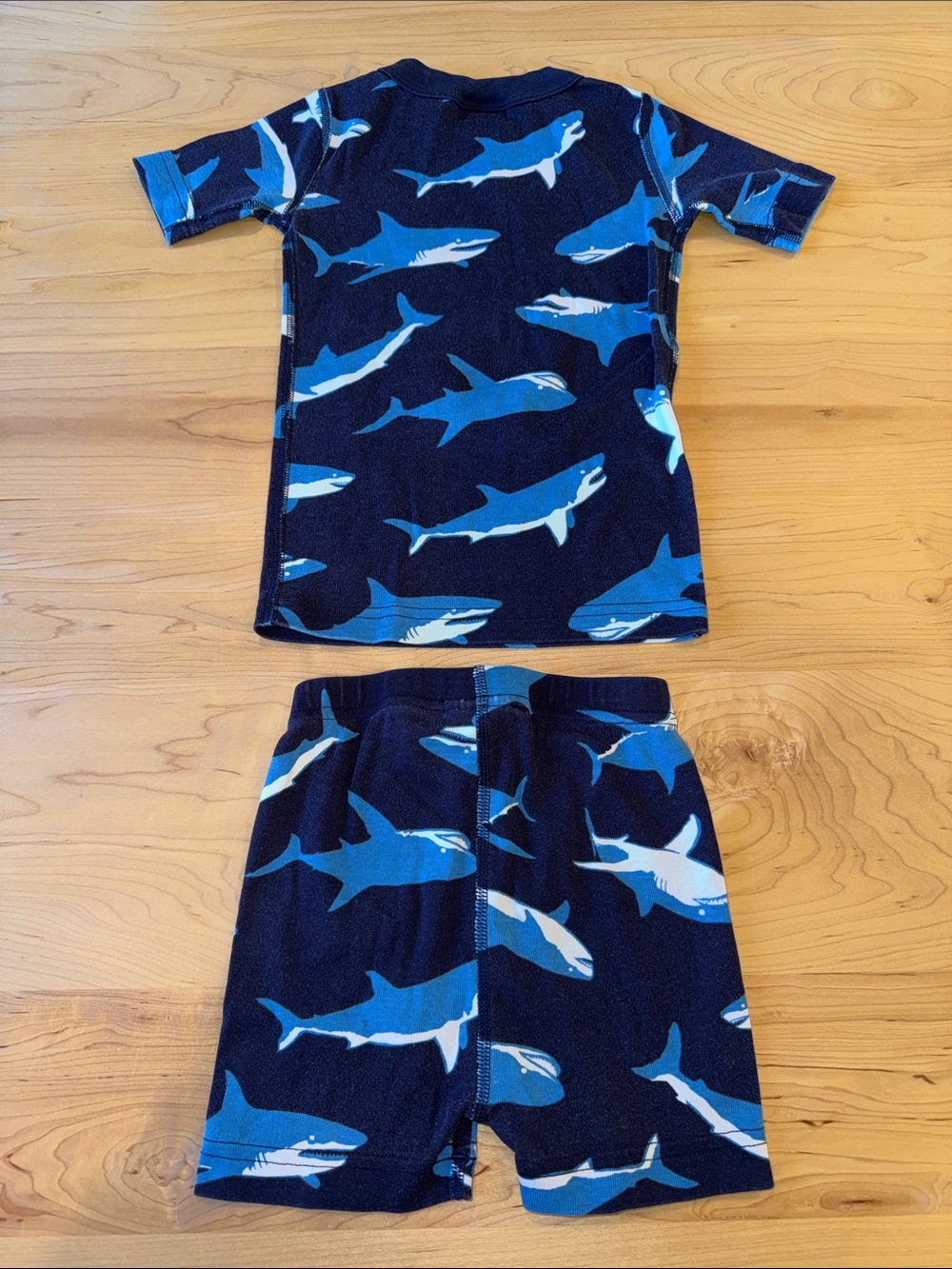 Hanna Andersson Short Pajamas in size 4 Blue Sharks ๐ - Picture 2 of 8